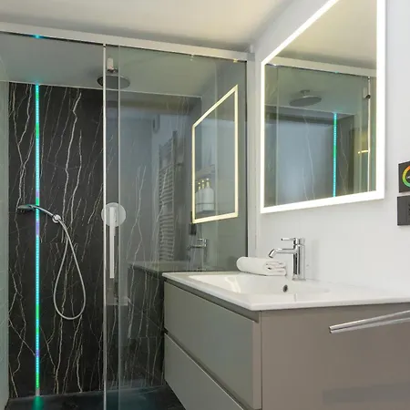 Luxury Design Clefi Apartment *